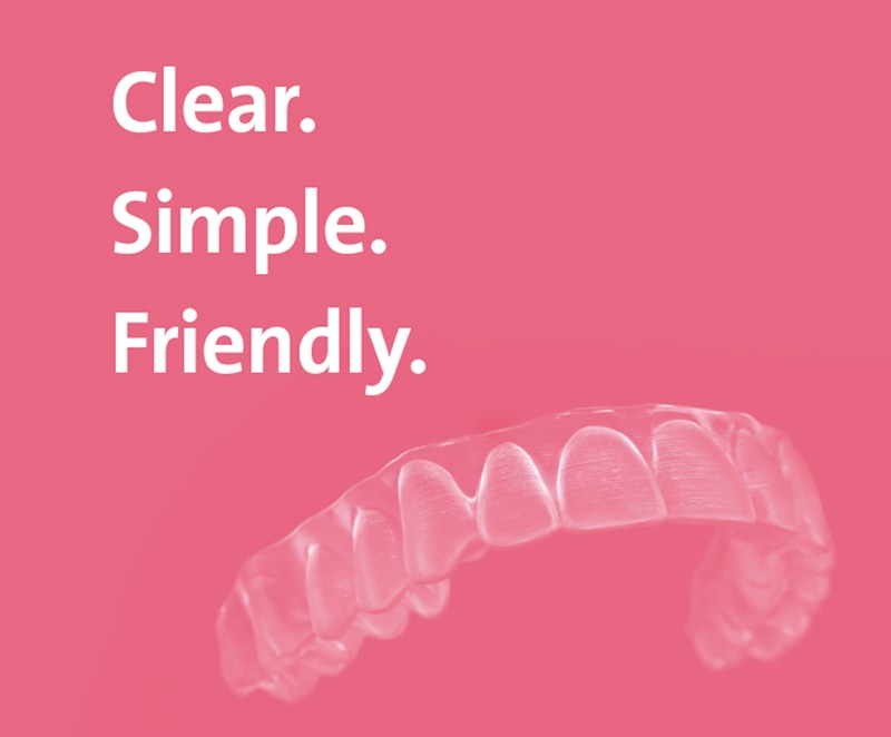 ClearCorrect plastskena reklambild - Clear Simple Friendly